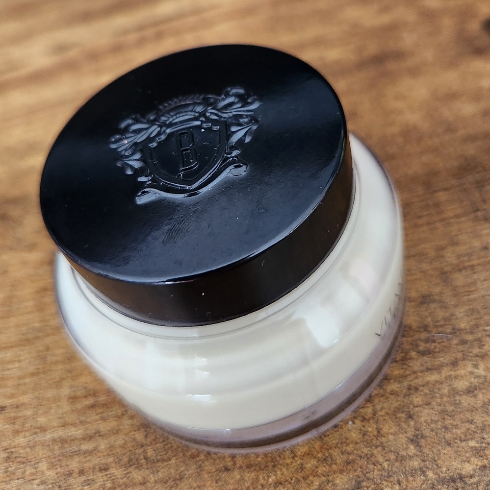 Bobbi Brown - Vitamin Enriched Face Base